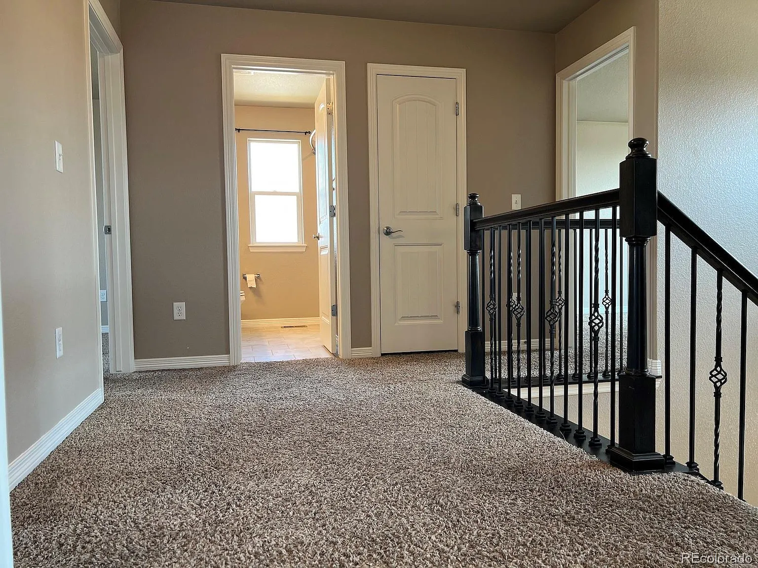 6 bed, 3.0 bath, 3051 sqft, $3,300 — Photo 4