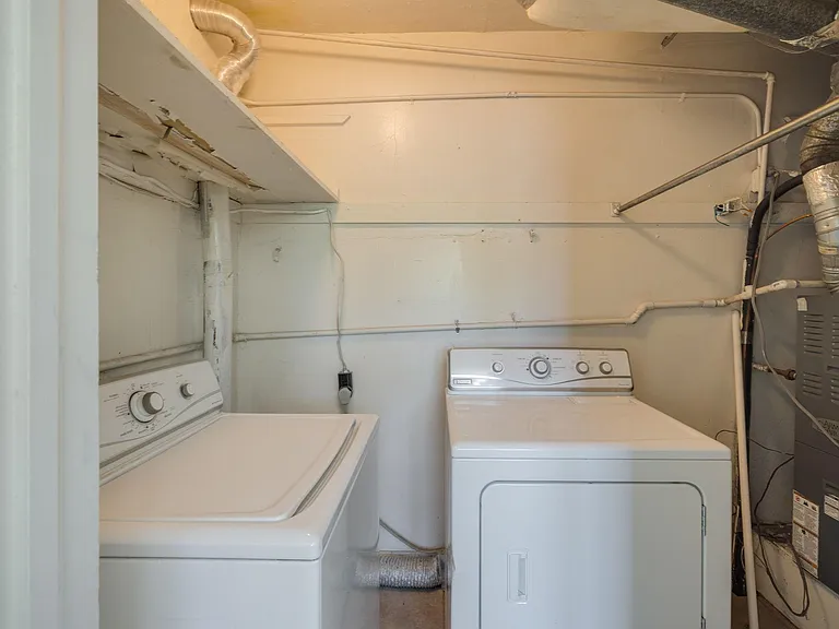 2516 N Hudson Ave #201 — Photo 2