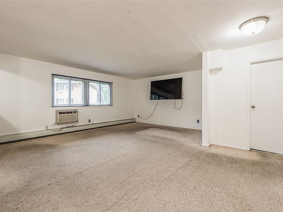 5th image of 33 Mildred Pl APT 1A