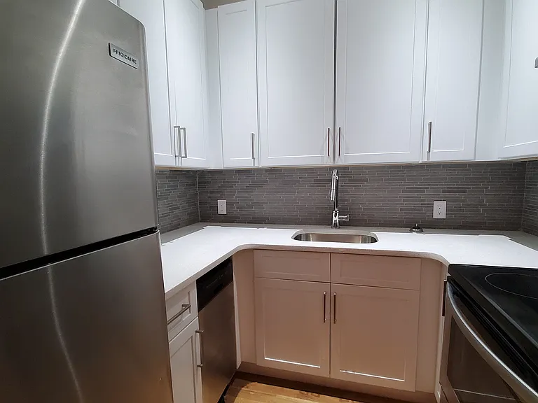 102 Somers St #4A — Photo 3