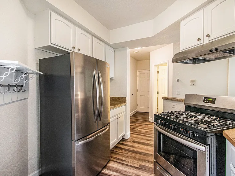 1629 N Clarkson St #21 — Photo 3