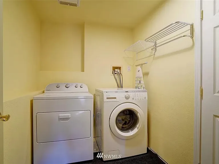 Washer/dryer in basement laundry room
