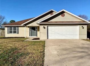 2203 Chapman Ln, Pea Ridge, AR 72751