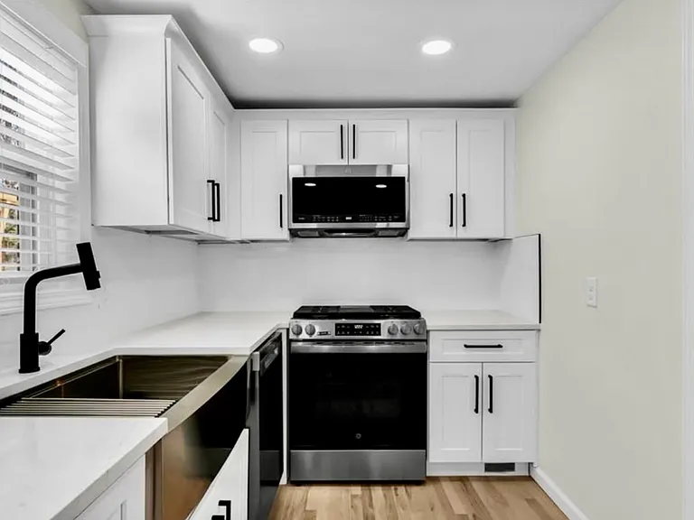 16350 Mack Ave — Photo 9