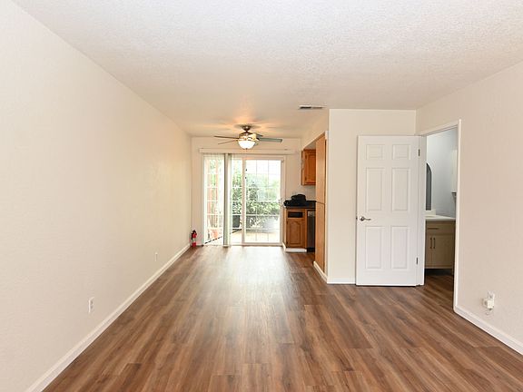 3rd image of 3033 Rose Ave