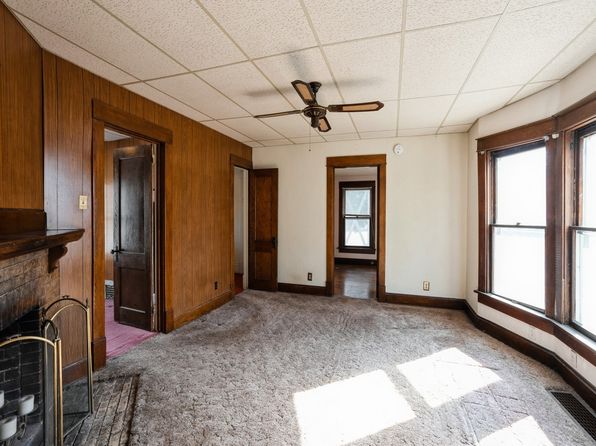 des-moines-iowa-251547765 picture