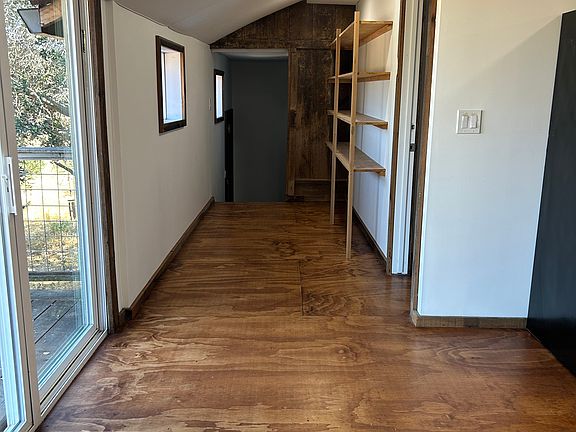 5th image of 919 Skillman Ln