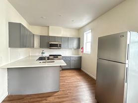 62 Plum St