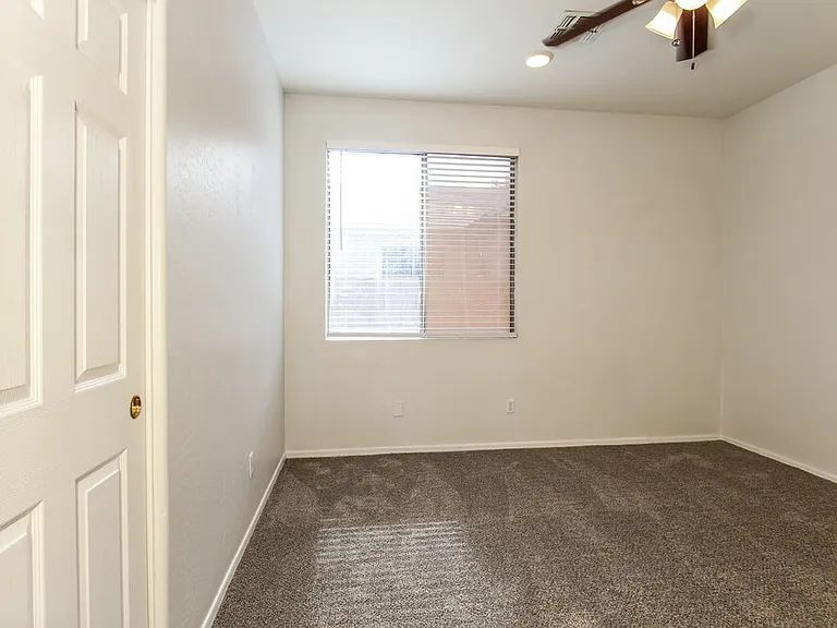 15248 W Port Royale Ln — Photo 12