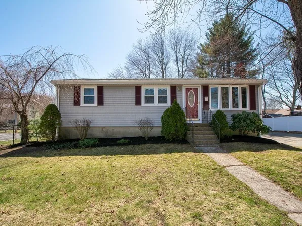 11 Brooks Rd, Rockland, MA 02370