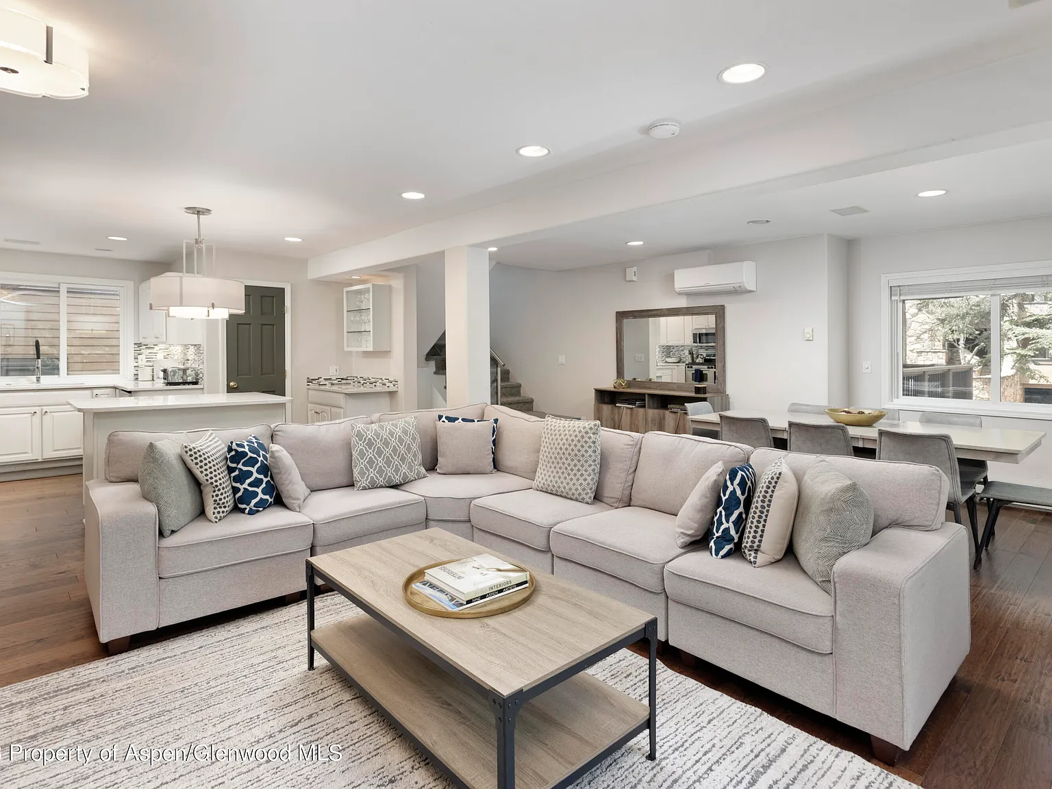 4 bed, 4.5 bath, 1939 sqft, $50,000 — Photo 1