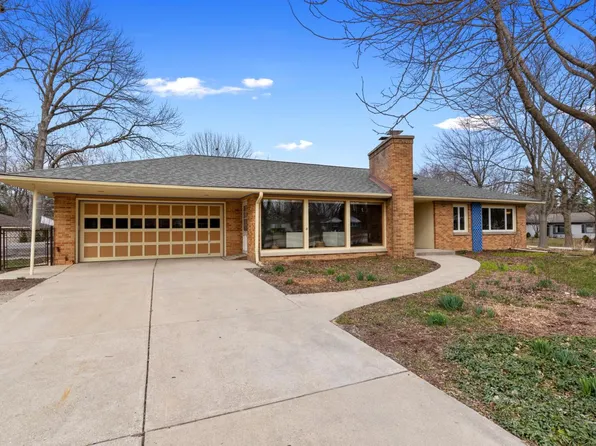 8049 North Santa Monica BOULEVARD, Fox Point, WI 53217
