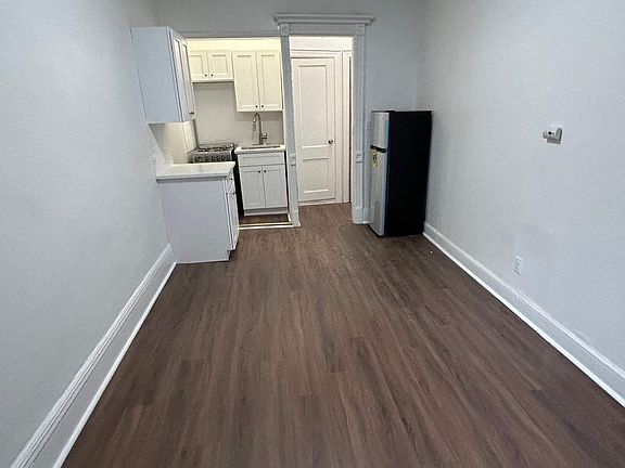 4th image of 276 W 71st St #12