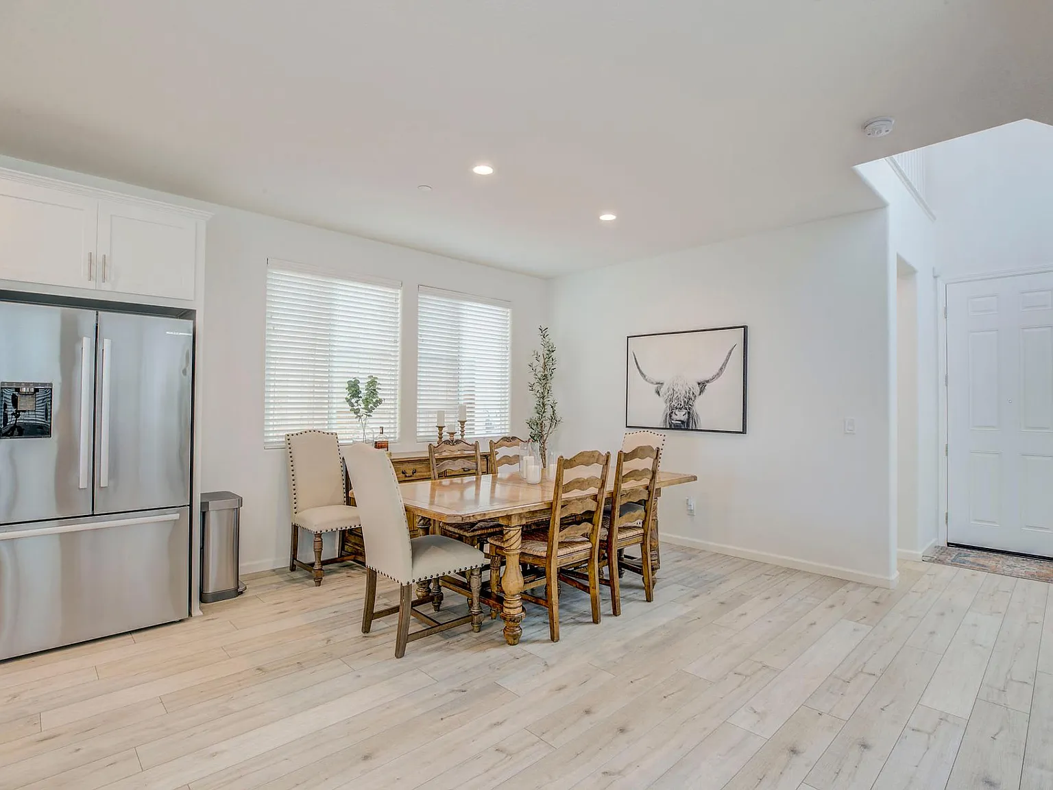 1381 Larkspur Dr — Photo 3