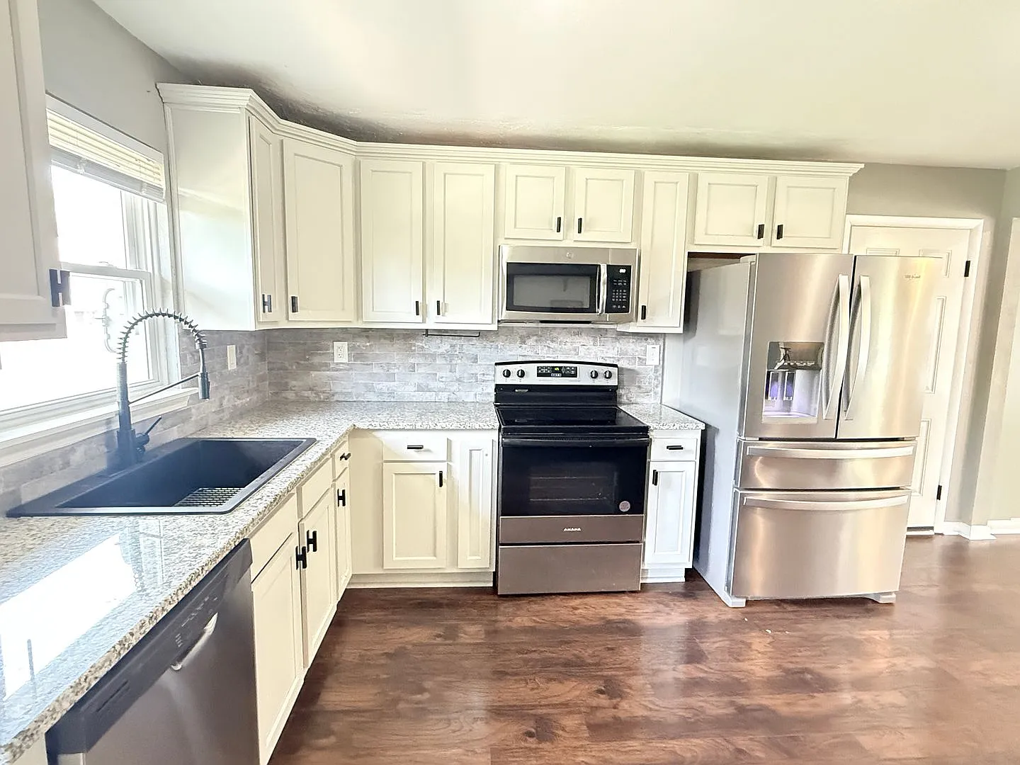Beautiful 4 bed, 2.5 bath home — Photo 4