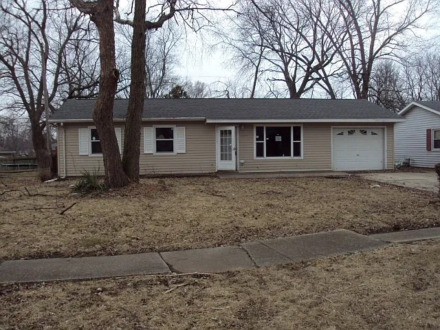 1605 Comanche Dr photo 1