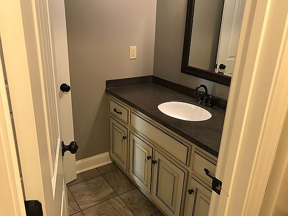 Upstairs Jack & Jill bath