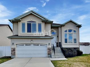 947 W Foxboro Dr, North Salt Lake, UT 84054