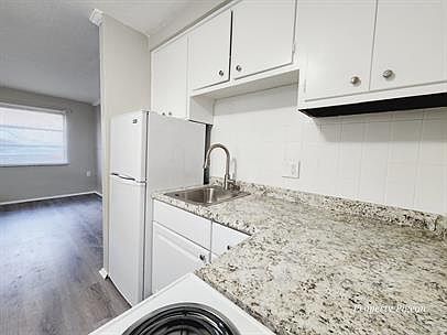2nd image of 4596-4598 Hamilton Ave #3