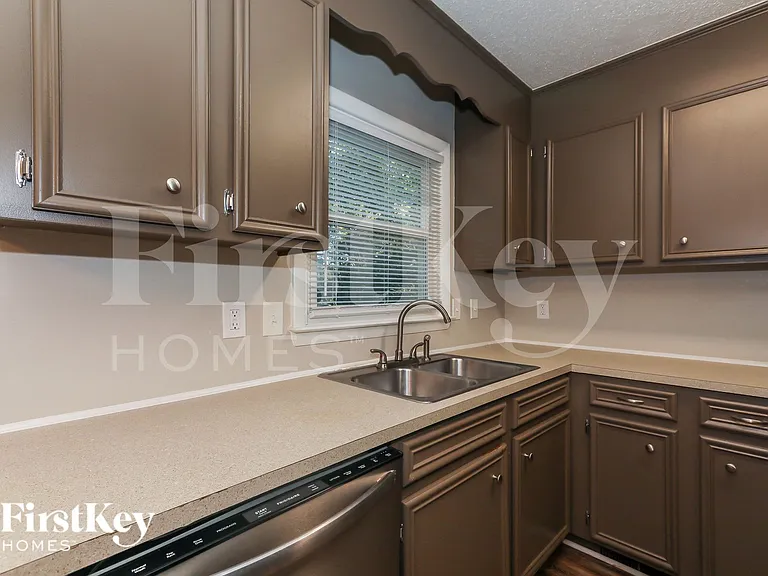 8508 Woodthorn Pl — Photo 6