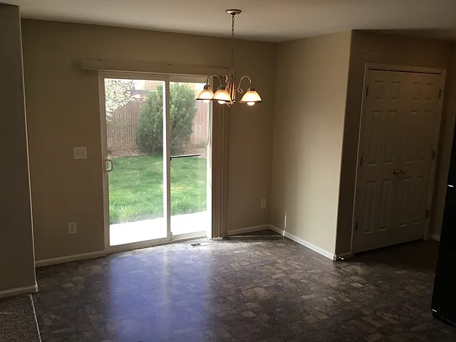 3 bed, 2.5 bath, 2026 sqft, $3,105 — Photo 3