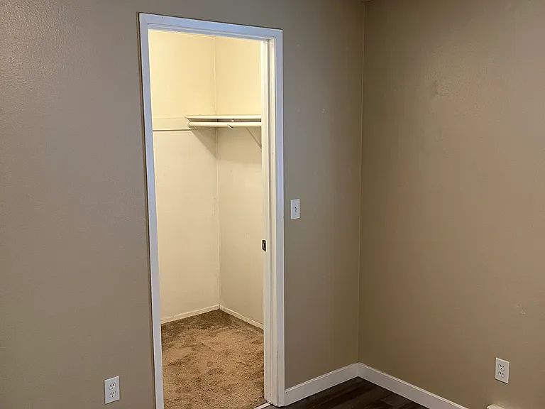 550 SE Cedar St — Photo 13