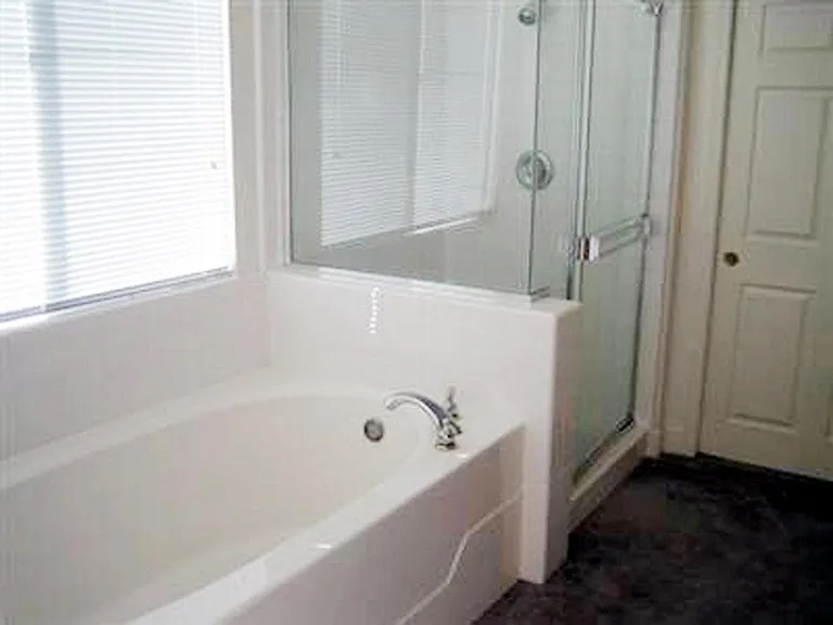 MASTER ROOM BATH AND TUB