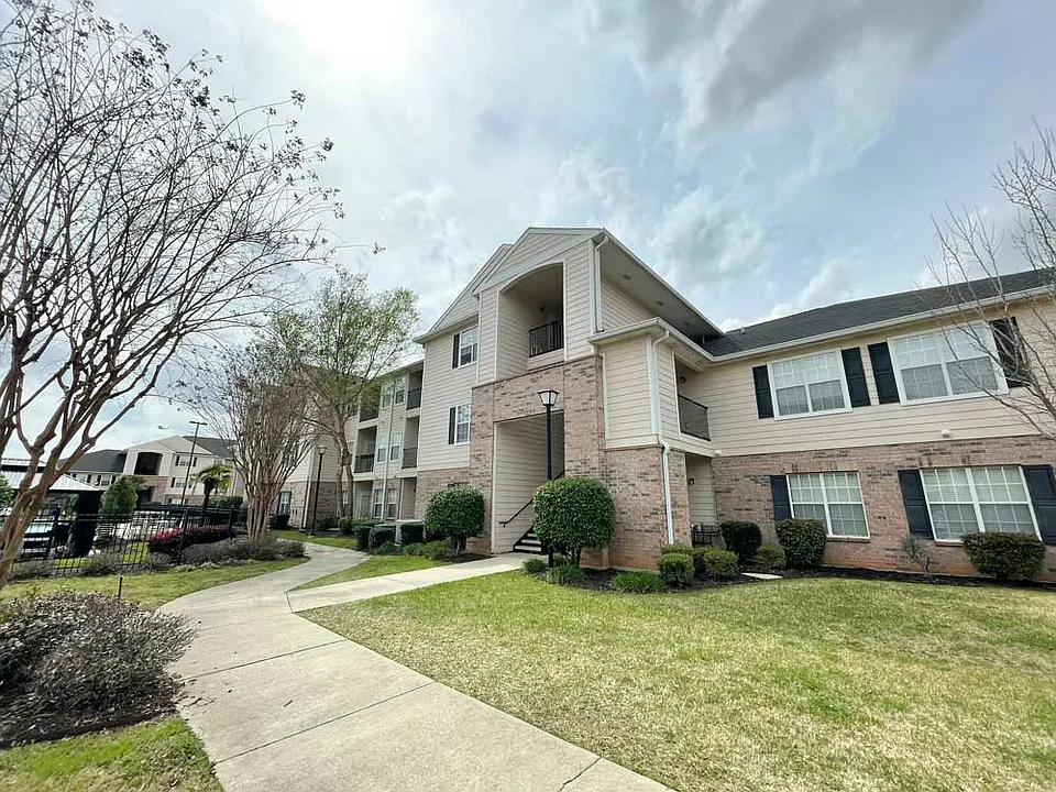 Lexington Place Apartments