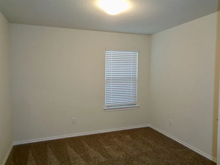 1806 Yale St — Photo 10