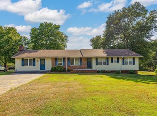 140 Meadowbrook Ln, Inman, SC 29349