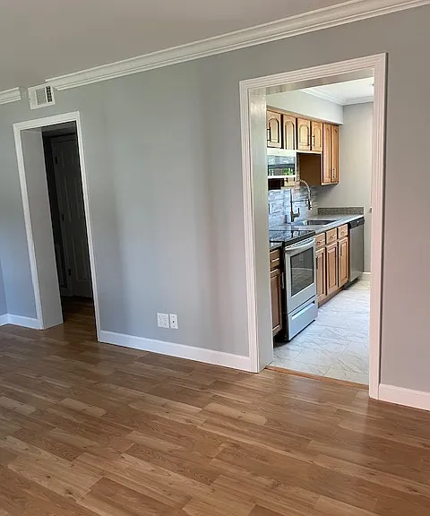 Royal Palms Apartments — Photo 23