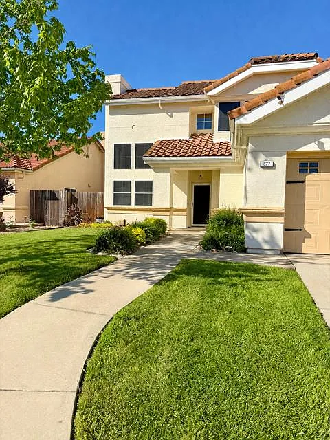 877 Bateman Way photo 1