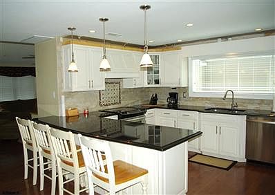 5th image of 3418 Wesley Ave