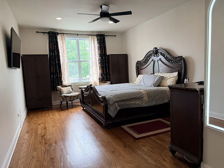 Master Bedroom (Main Floor)