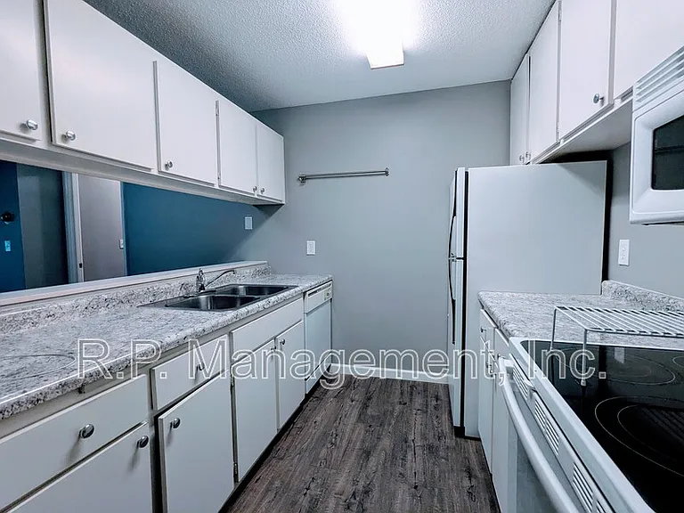 2800 Hamline Ave N #223 — Photo 2