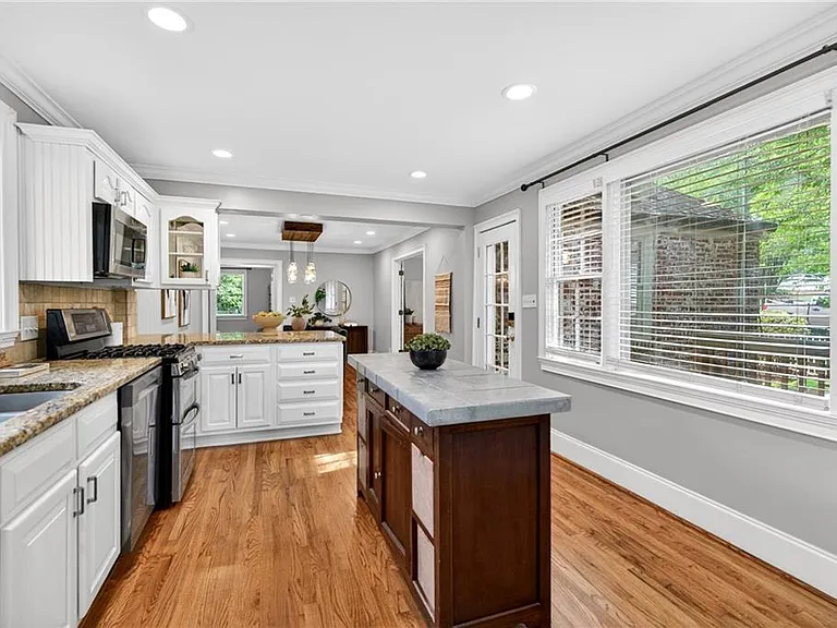 392 Collier Rd NW — Photo 10