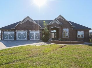 8720 Kemp Ct, Dubuque, IA 52003