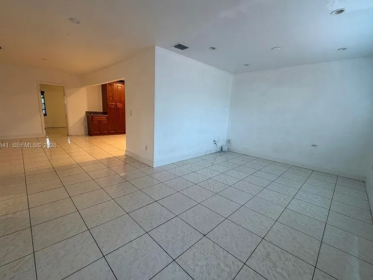 6318 SW 27th St — Photo 2
