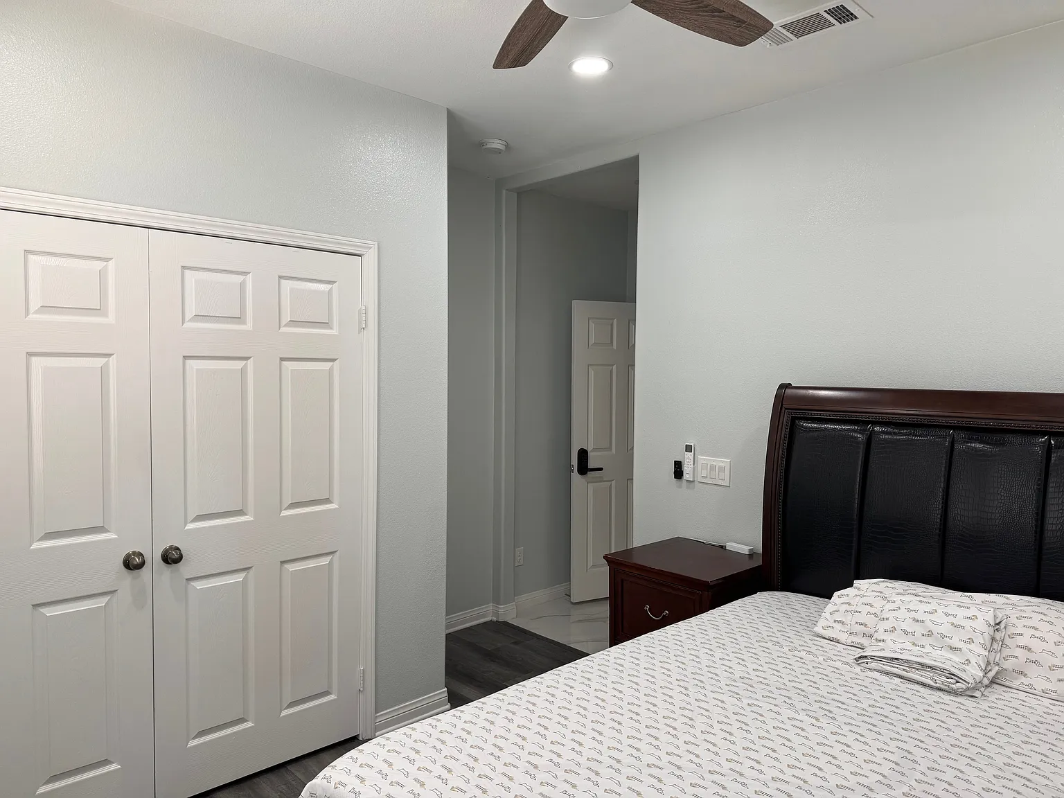 5 bed, 3150 sqft, $1,300 — Photo 4