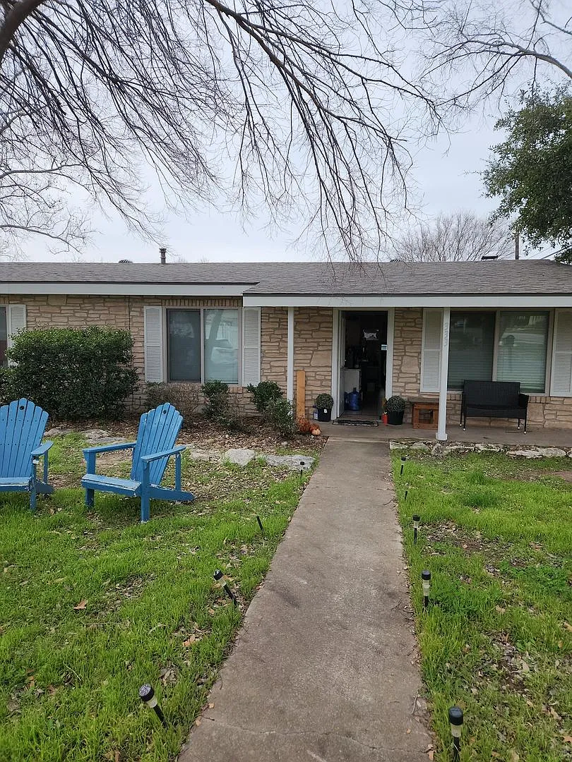 For Lease!! Great Location! — Photo 1