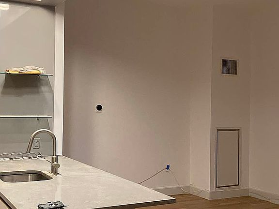 4th image of 315 Gates Ave APT 5R