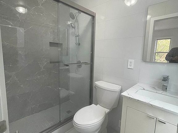 4th image of 47-33 38th St #1