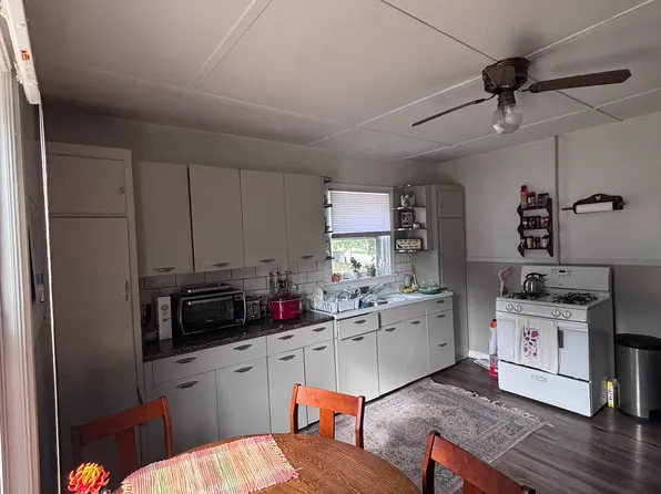 1201 W 19th St, Cedar Falls, IA 50613