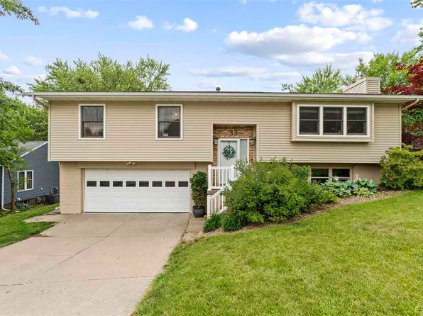 33 Denbigh Dr, Iowa City, IA 52246