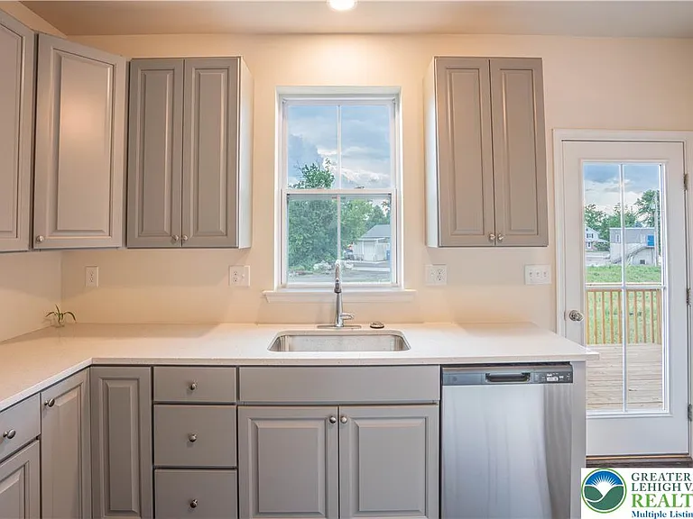 3740 Samantha Ln — Photo 31