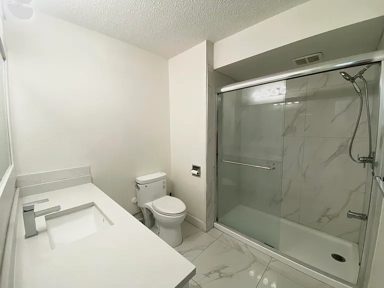 832 Habgood St — Photo 7