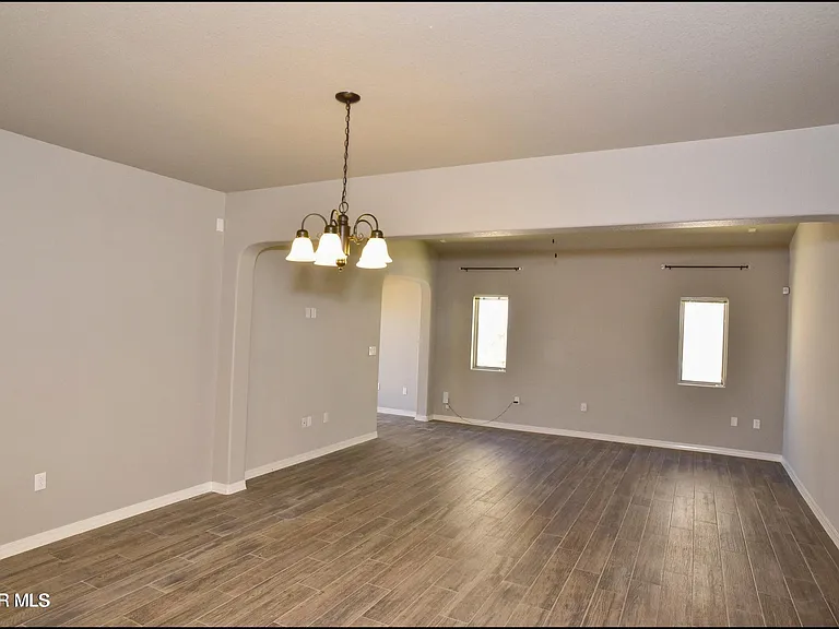 2120 Thomas Lackland St — Photo 9