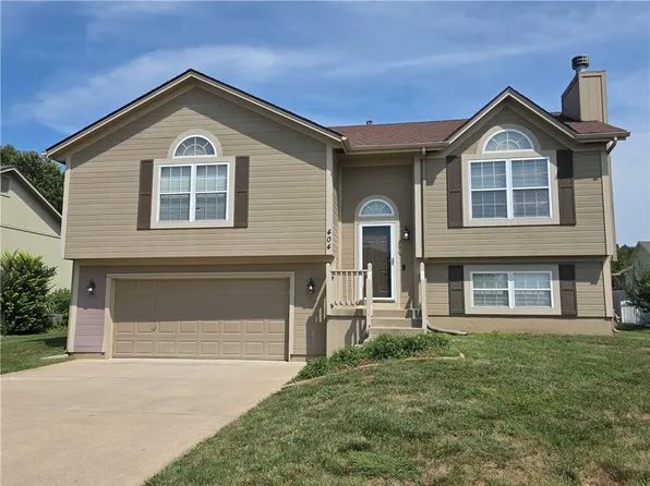 404 Blue Grass Dr, Raymore, MO 64083