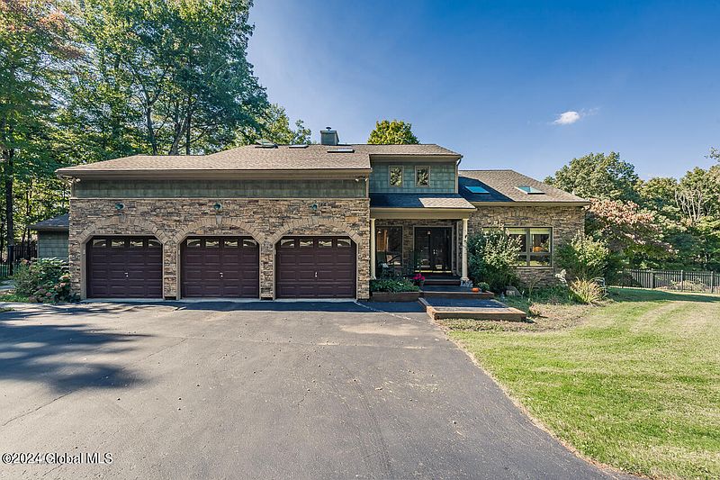 4th image of 7 Hill Road
