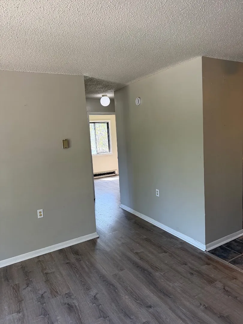 Unit Photo - 704 West St #5